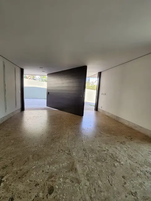 Casa de Condomínio com 5 quartos à venda, 615m2 em Vila Alpina, Nova Lima - MG - imagem 3 Foto 3 de Casa de Condomínio com 5 quartos à venda, 615m2 em Vila Alpina, Nova Lima - MG