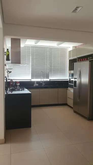 Foto 6 de Apartamento com 3 quartos à venda, 214m2 em Jardim Cambuí, Sete Lagoas - MG