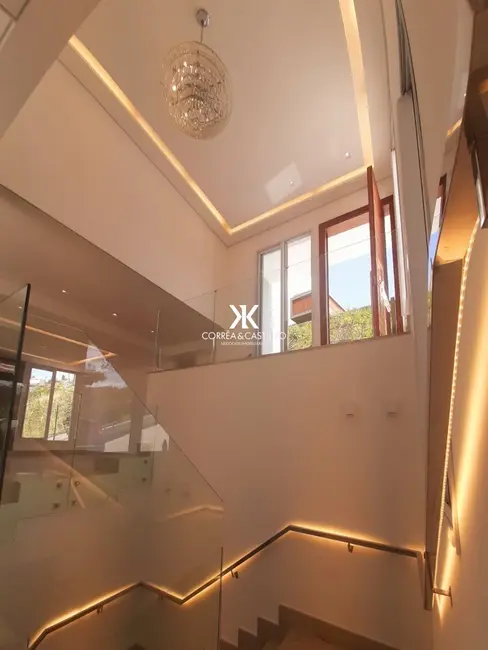 Casa com 5 quartos à venda, 686m2 em Vale dos Cristais, Nova Lima - MG - imagem 3 Foto 3 de Casa com 5 quartos à venda, 686m2 em Vale dos Cristais, Nova Lima - MG