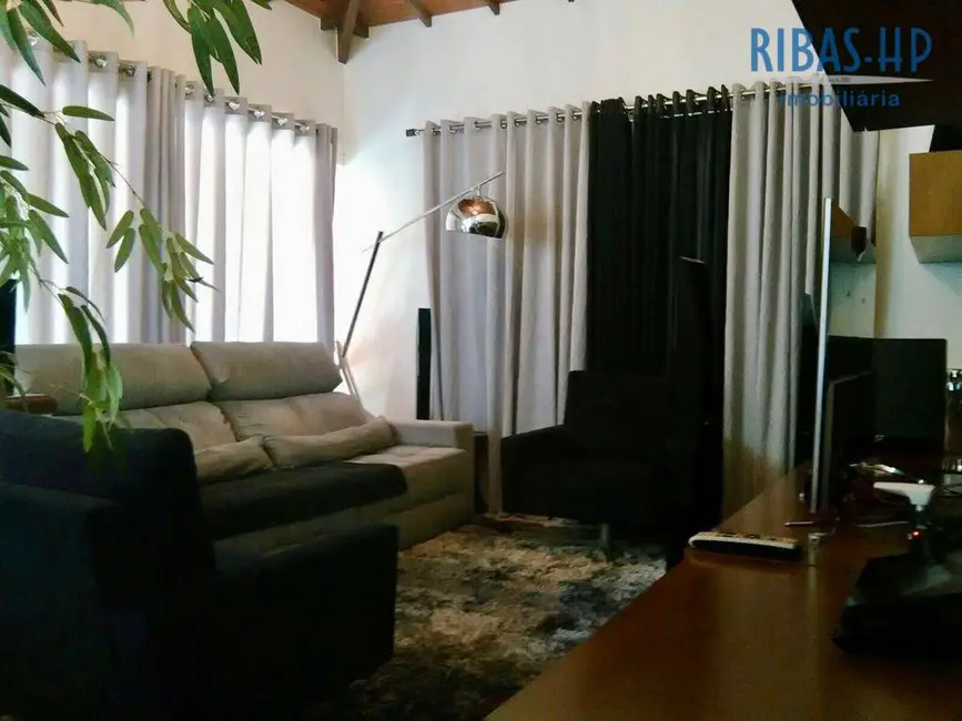 Casa com 3 quartos à venda, 513m2 em Pendotiba, Niteroi - RJ - imagem 5 Foto 5 de Casa com 3 quartos à venda, 513m2 em Pendotiba, Niteroi - RJ
