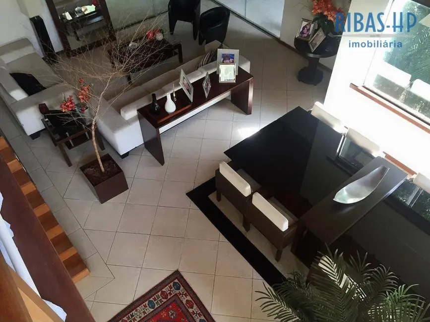 Casa com 3 quartos à venda, 513m2 em Pendotiba, Niteroi - RJ - imagem 4 Foto 4 de Casa com 3 quartos à venda, 513m2 em Pendotiba, Niteroi - RJ