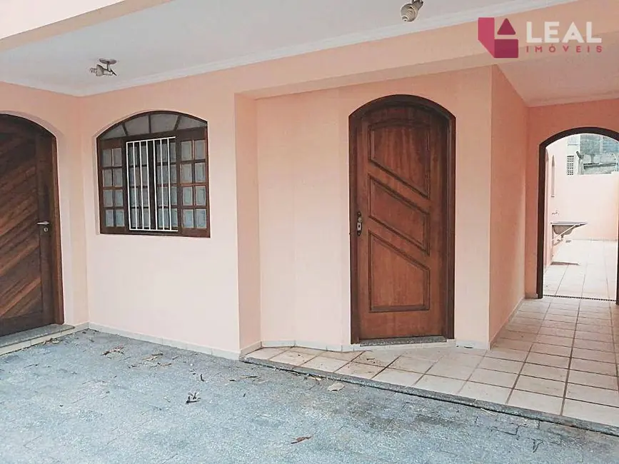 Foto 1 de Casa com 4 quartos à venda, 255m2 em Pouso Alegre - MG
