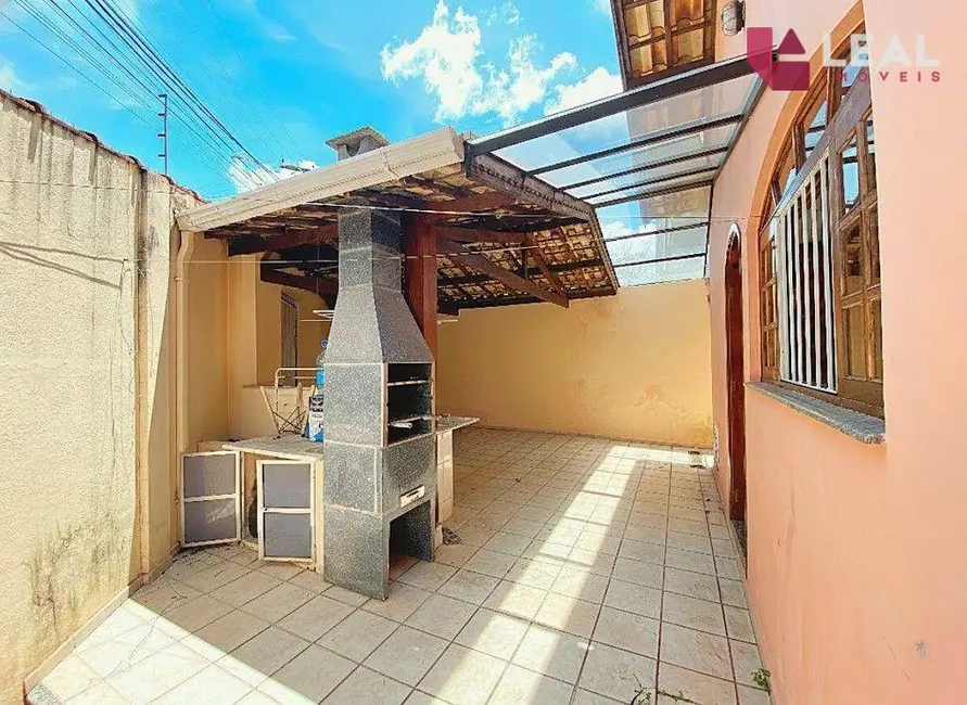 Foto 4 de Casa com 4 quartos à venda, 255m2 em Pouso Alegre - MG