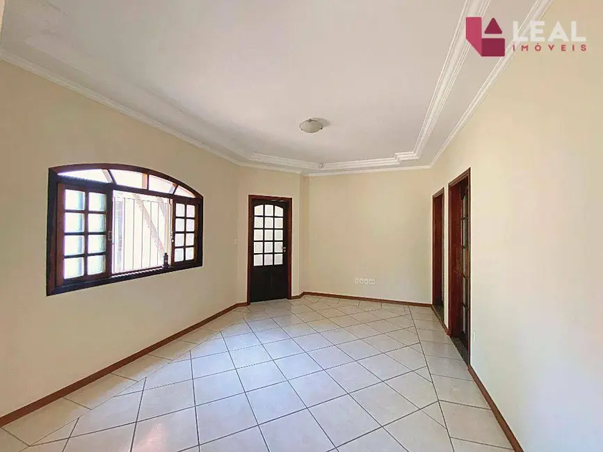 Foto 6 de Casa com 4 quartos à venda, 255m2 em Pouso Alegre - MG