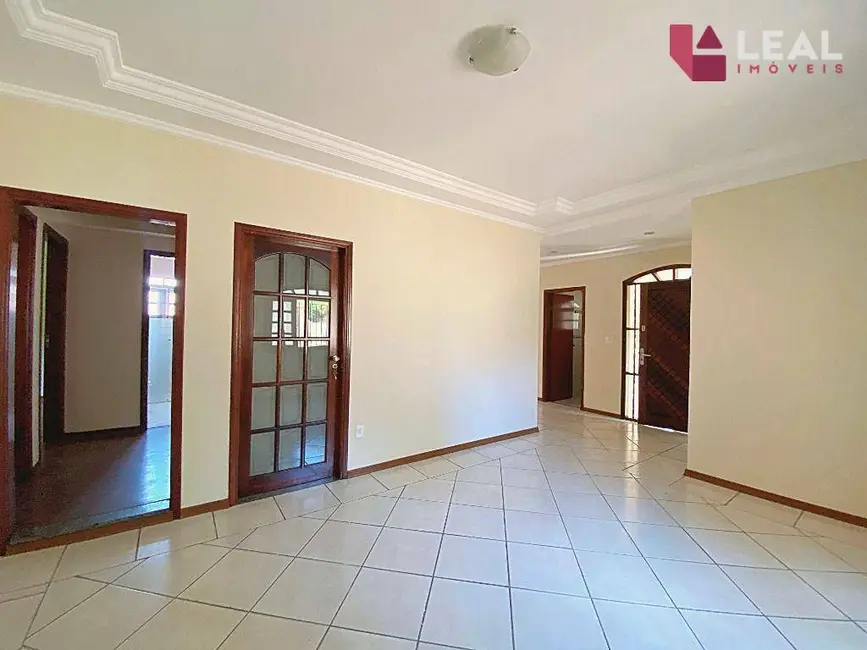 Foto 5 de Casa com 4 quartos à venda, 255m2 em Pouso Alegre - MG