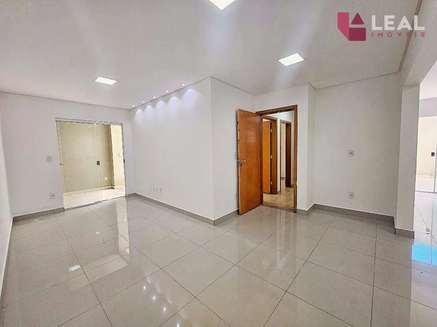 Foto 2 de Apartamento com 3 quartos para alugar, 115m2 em João Paulo II, Pouso Alegre - MG