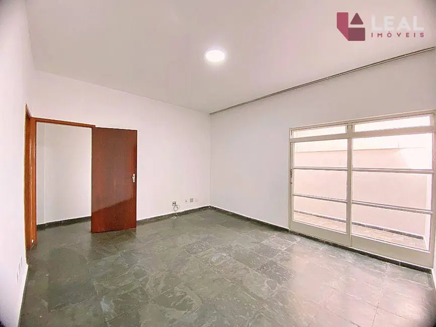 Foto 2 de Apartamento com 3 quartos para alugar, 123m2 em Alfredo Custódio de Paula, Pouso Alegre - MG