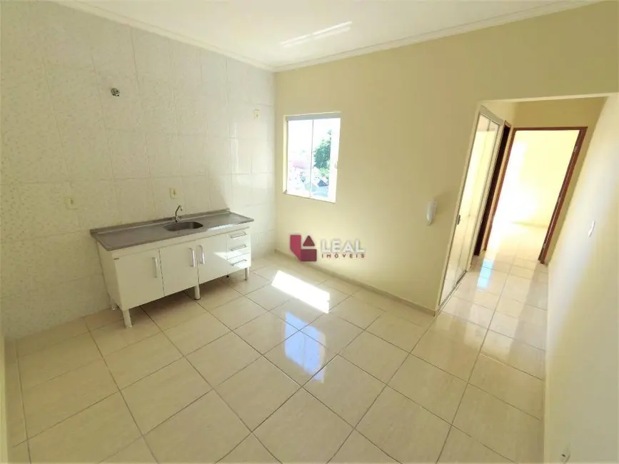 Foto 2 de Apartamento com 1 quarto para alugar, 35m2 em Centro, Pouso Alegre - MG