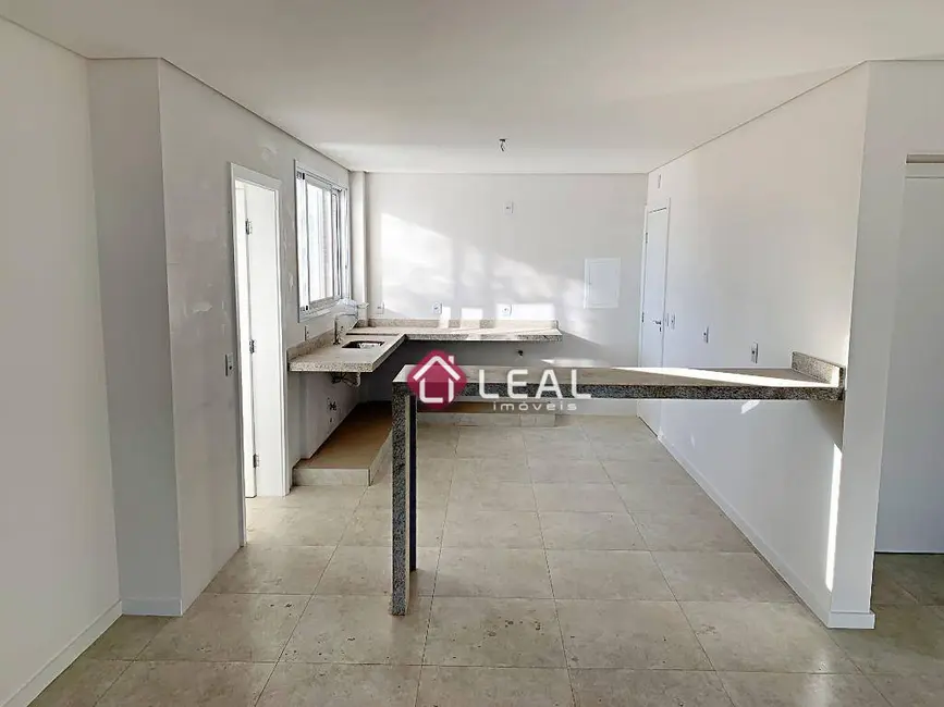 Foto 4 de Apartamento com 3 quartos à venda, 105m2 em Pouso Alegre - MG