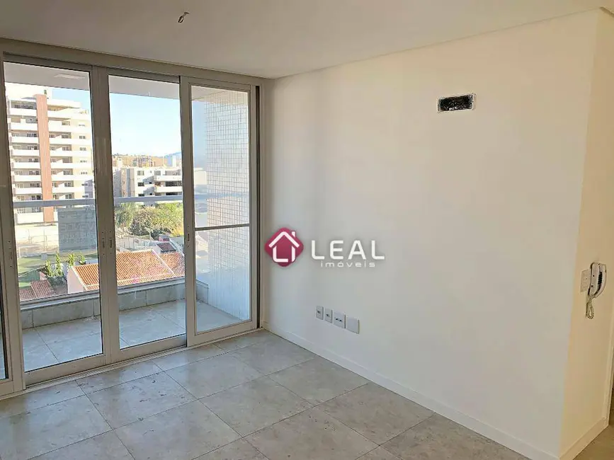 Foto 2 de Apartamento com 3 quartos à venda, 105m2 em Pouso Alegre - MG