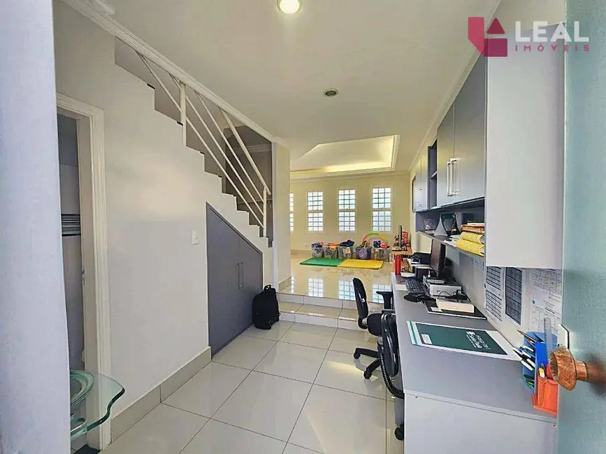 Foto 6 de Casa com 4 quartos à venda, 380m2 em Pousada dos Campos I, Pouso Alegre - MG