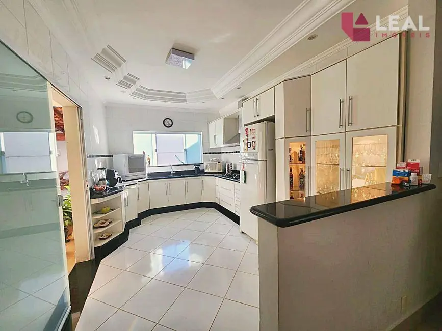 Foto 4 de Casa com 4 quartos à venda, 380m2 em Pousada dos Campos I, Pouso Alegre - MG