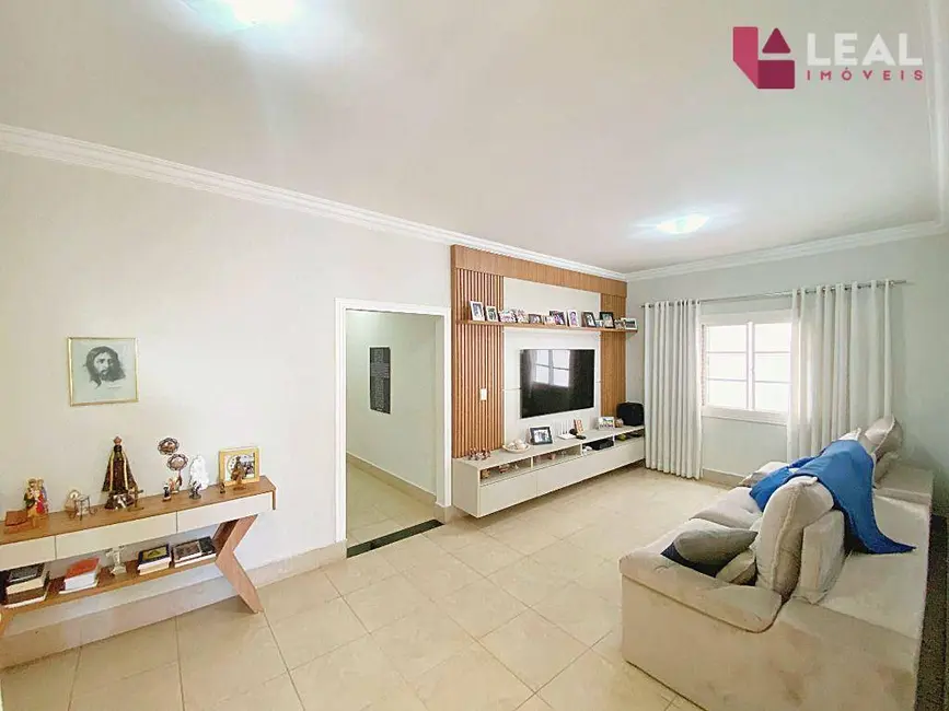 Foto 6 de Casa com 4 quartos à venda, 380m2 em Pousada dos Campos I, Pouso Alegre - MG