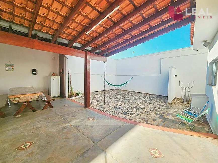 Foto 2 de Casa com 4 quartos à venda, 380m2 em Pousada dos Campos I, Pouso Alegre - MG