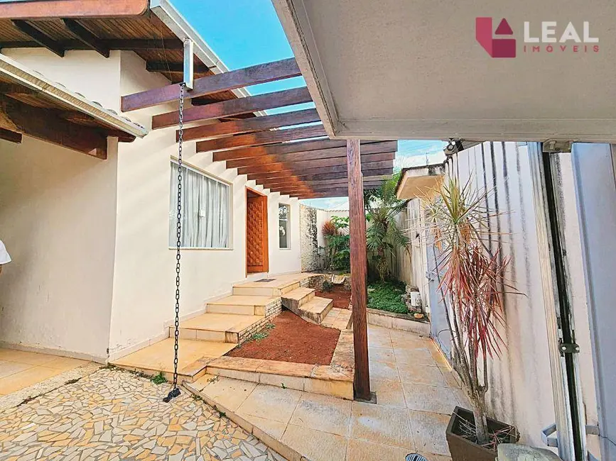 Foto 1 de Casa com 4 quartos à venda, 466m2 em Pouso Alegre - MG
