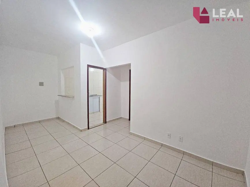Foto 2 de Apartamento com 1 quarto para alugar, 30m2 em Pouso Alegre - MG