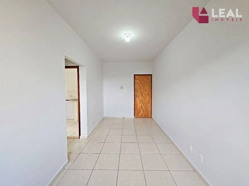 Foto 2 de Apartamento com 1 quarto para alugar, 30m2 em Pouso Alegre - MG