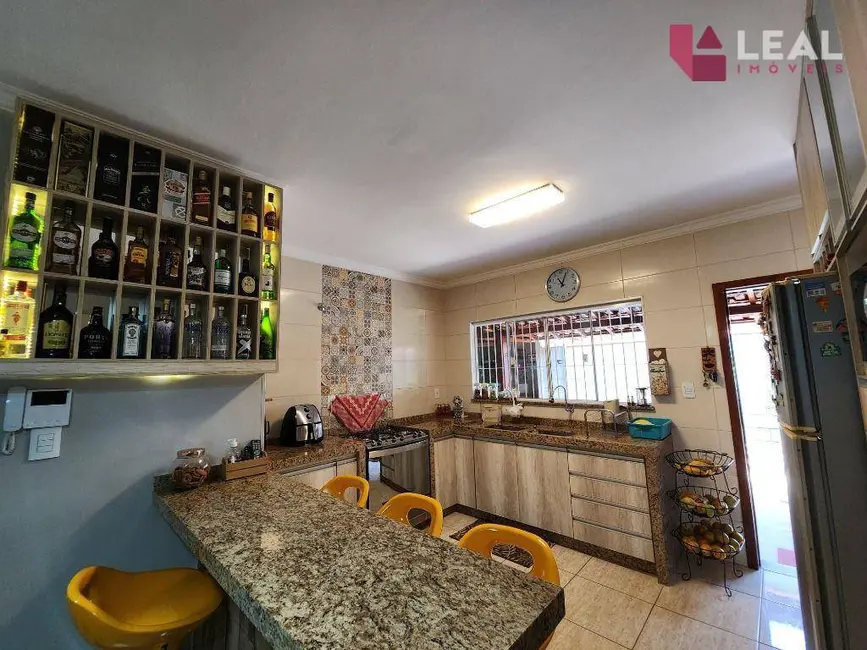 Foto 7 de Casa com 3 quartos à venda, 211m2 em Vila Beatriz, Pouso Alegre - MG