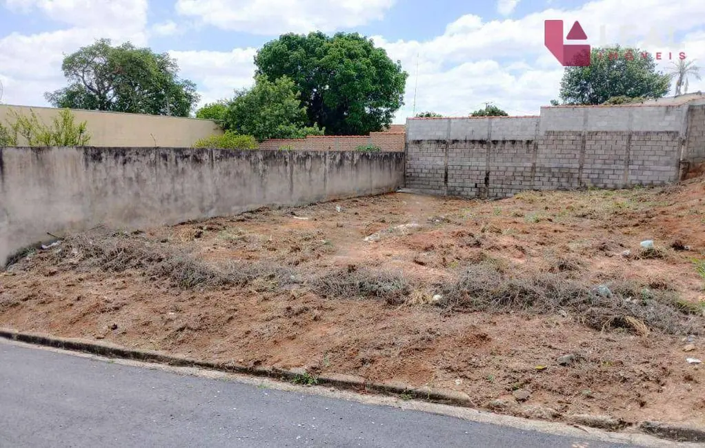 Foto 2 de Terreno / Lote à venda, 252m2 em Pouso Alegre - MG