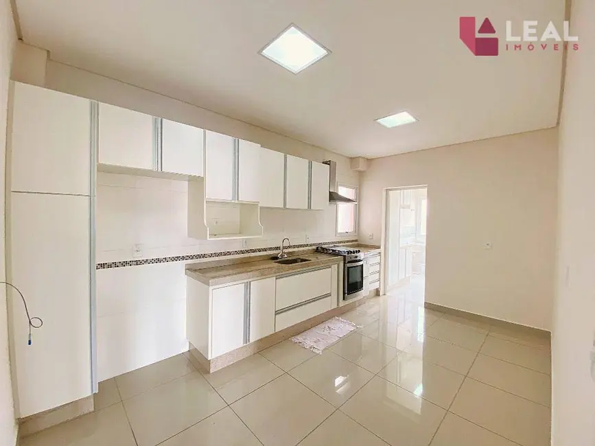 Foto 6 de Apartamento com 3 quartos para alugar, 120m2 em Pouso Alegre - MG