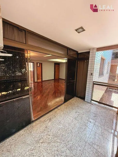 Apartamento com 4 quartos à venda, 223m2 em Pouso Alegre - MG - imagem 7 Foto 7 de Apartamento com 4 quartos à venda, 223m2 em Pouso Alegre - MG