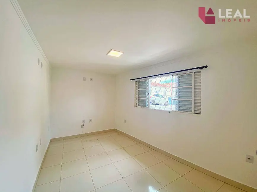 Foto 4 de Casa com 2 quartos para alugar, 110m2 em Centro, Pouso Alegre - MG