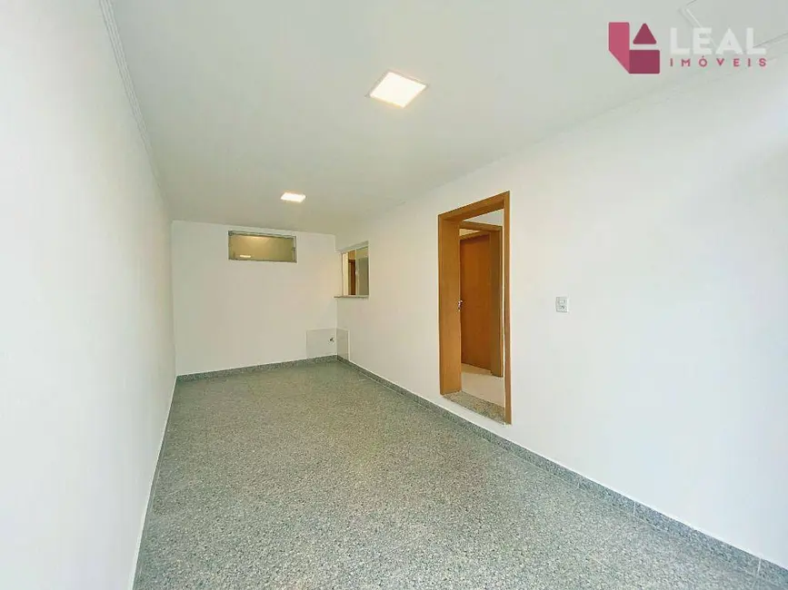 Foto 2 de Casa com 2 quartos para alugar, 110m2 em Centro, Pouso Alegre - MG