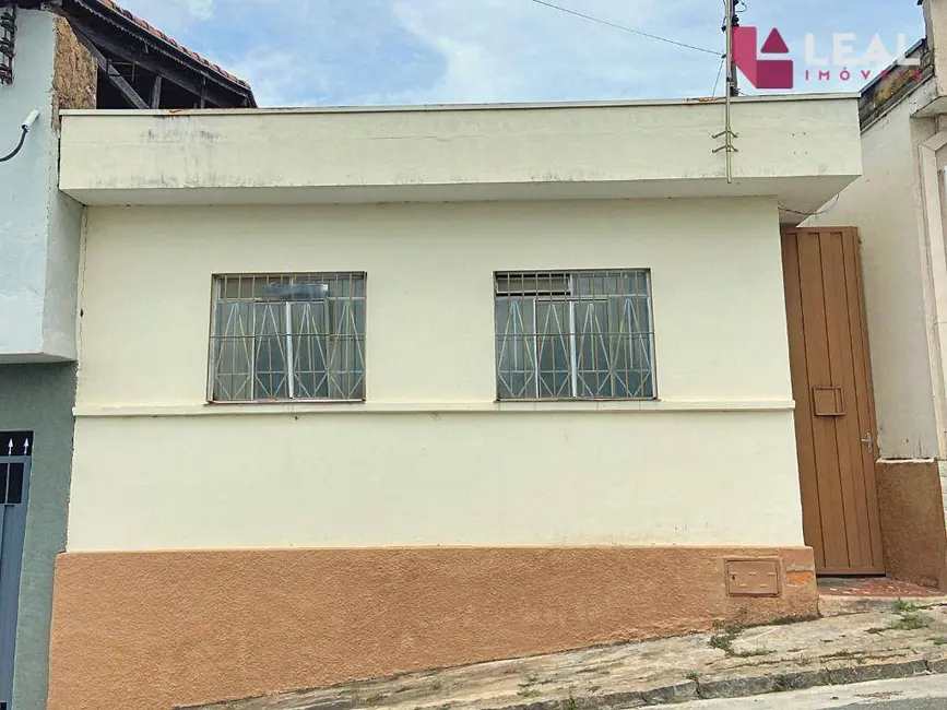 Foto 1 de Casa com 2 quartos à venda, 67m2 em Maria Franco, Pouso Alegre - MG