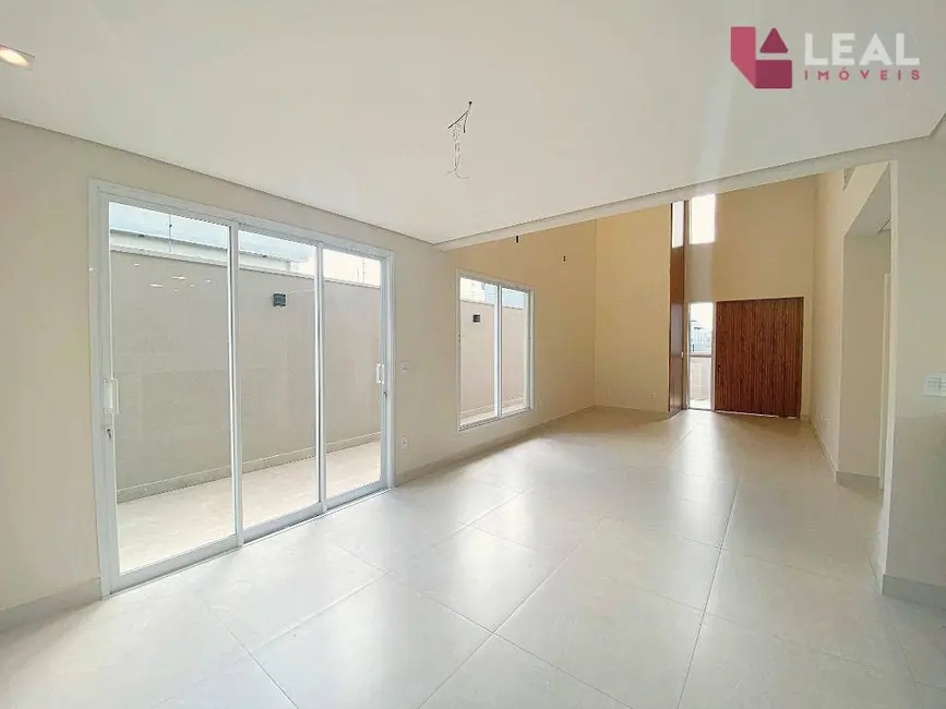 Foto 4 de Casa com 4 quartos à venda, 303m2 em Pouso Alegre - MG