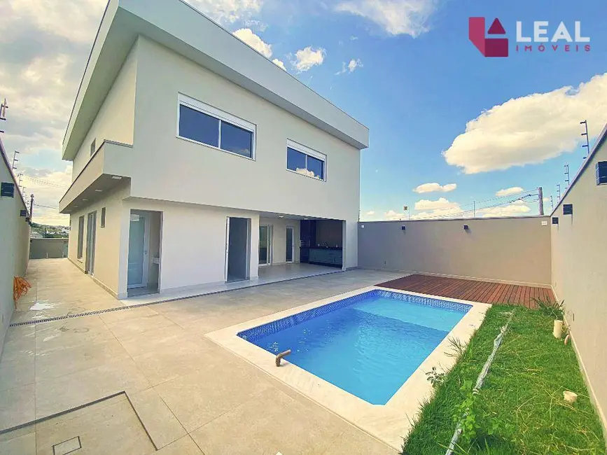 Foto 1 de Casa com 4 quartos à venda, 303m2 em Pouso Alegre - MG