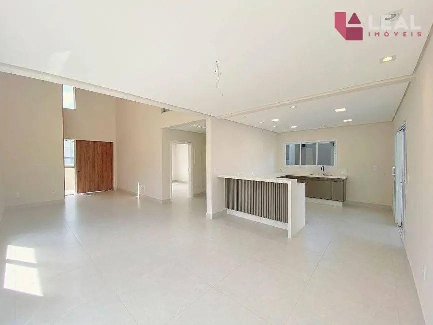 Foto 6 de Casa com 4 quartos à venda, 303m2 em Pouso Alegre - MG