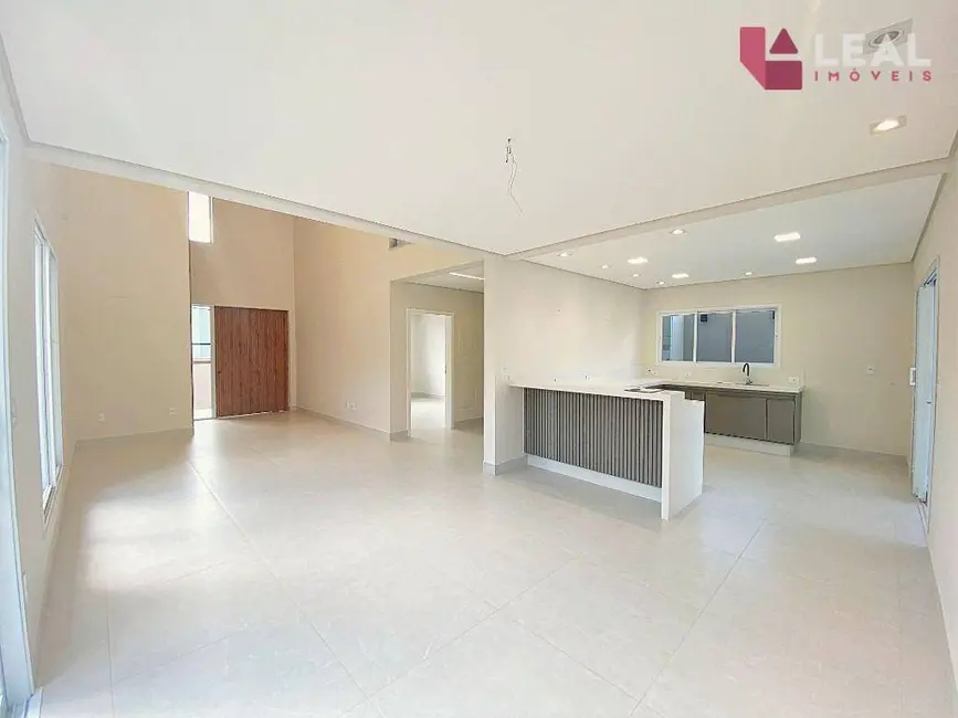 Foto 3 de Casa com 4 quartos à venda, 303m2 em Pouso Alegre - MG