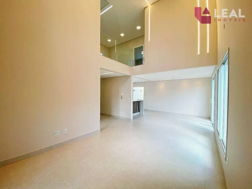 Foto 2 de Casa com 4 quartos à venda, 303m2 em Pouso Alegre - MG