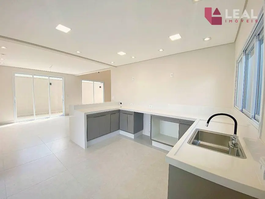 Foto 8 de Casa com 4 quartos à venda, 303m2 em Pouso Alegre - MG