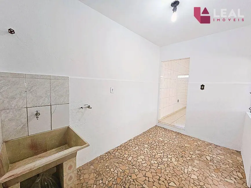 Apartamento com 4 quartos para alugar, 156m2 em Pouso Alegre - MG - imagem 6 Foto 6 de Apartamento com 4 quartos para alugar, 156m2 em Pouso Alegre - MG