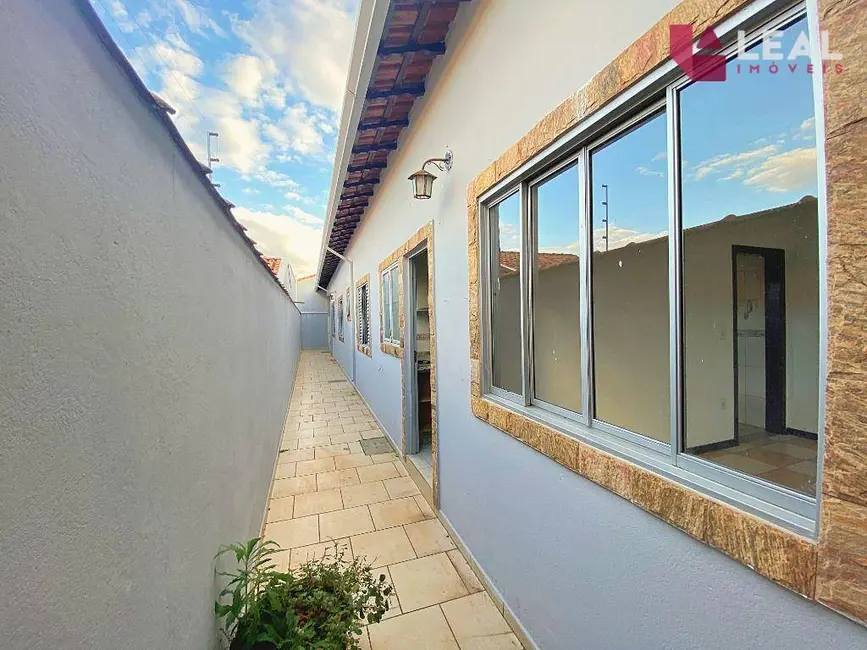 Foto 1 de Casa com 3 quartos à venda, 150m2 em Jardim Aureliano, Pouso Alegre - MG