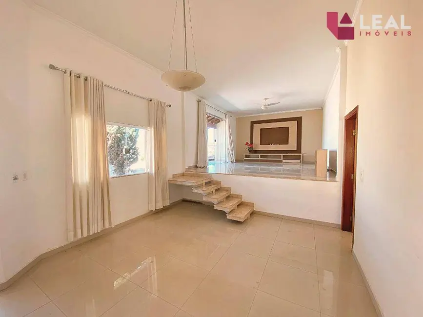 Foto 4 de Casa com 3 quartos à venda, 438m2 em Pouso Alegre - MG