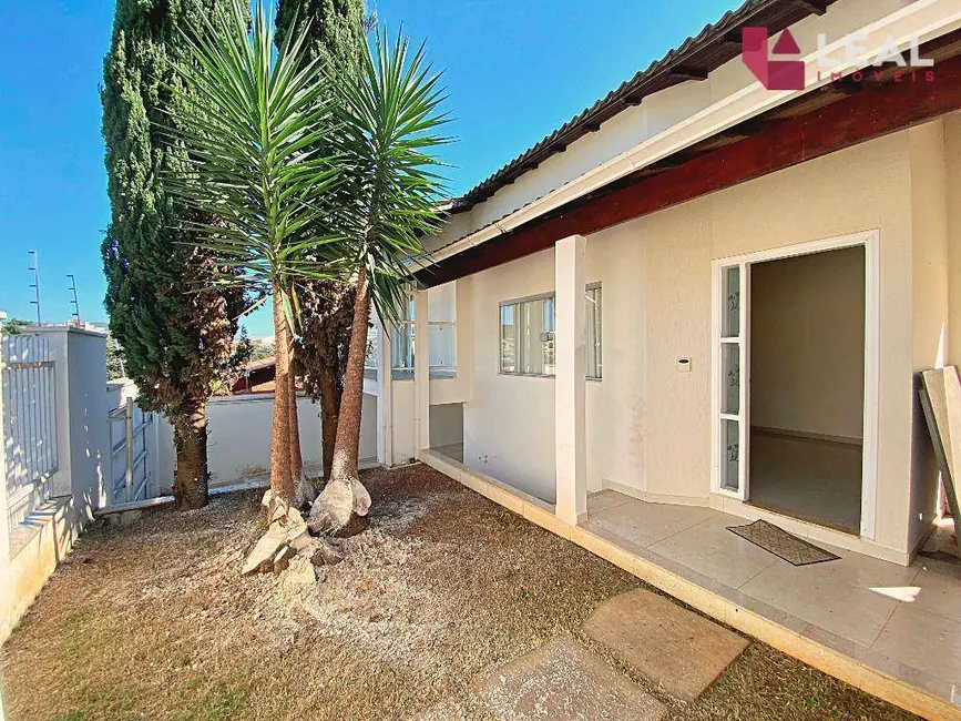 Foto 1 de Casa com 3 quartos à venda, 438m2 em Pouso Alegre - MG