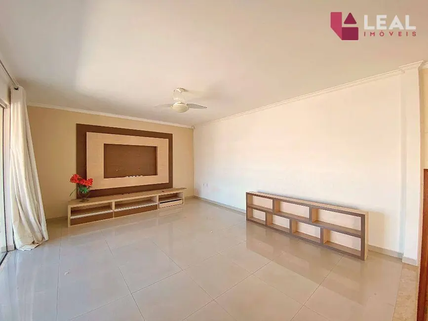 Foto 5 de Casa com 3 quartos à venda, 438m2 em Pouso Alegre - MG