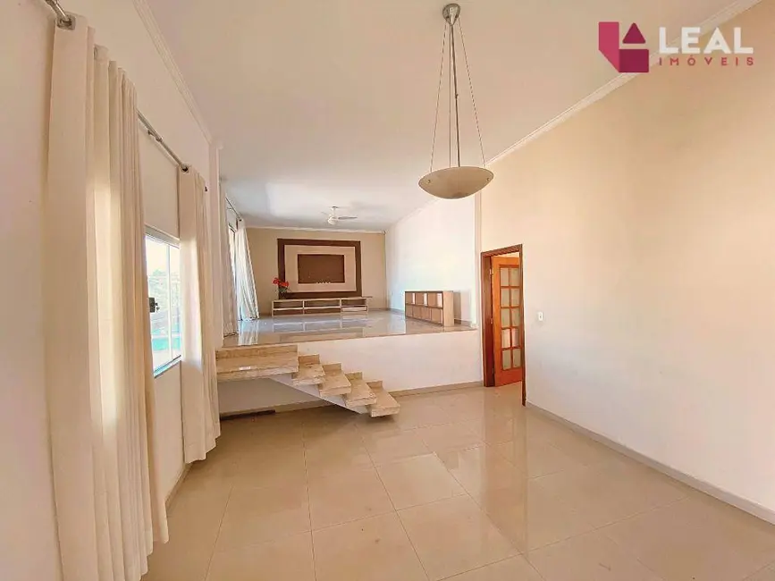 Foto 3 de Casa com 3 quartos à venda, 438m2 em Pouso Alegre - MG