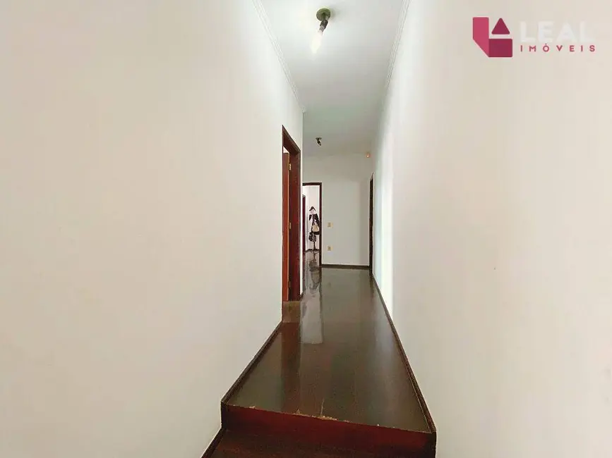 Foto 9 de Casa com 3 quartos à venda, 400m2 em Pouso Alegre - MG