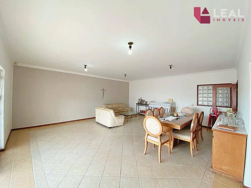 Foto 1 de Casa com 3 quartos à venda, 400m2 em Pouso Alegre - MG