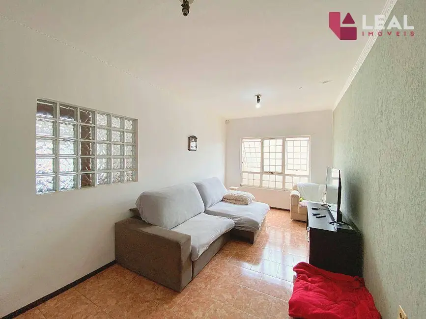 Foto 5 de Casa com 3 quartos à venda, 400m2 em Pouso Alegre - MG