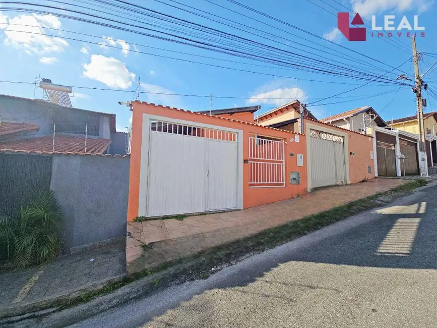 Foto 1 de Casa com 2 quartos para alugar, 128m2 em Pouso Alegre - MG
