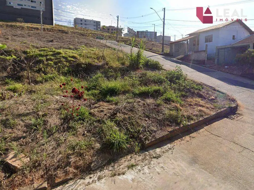 Foto 1 de Terreno / Lote à venda, 266m2 em Pouso Alegre - MG