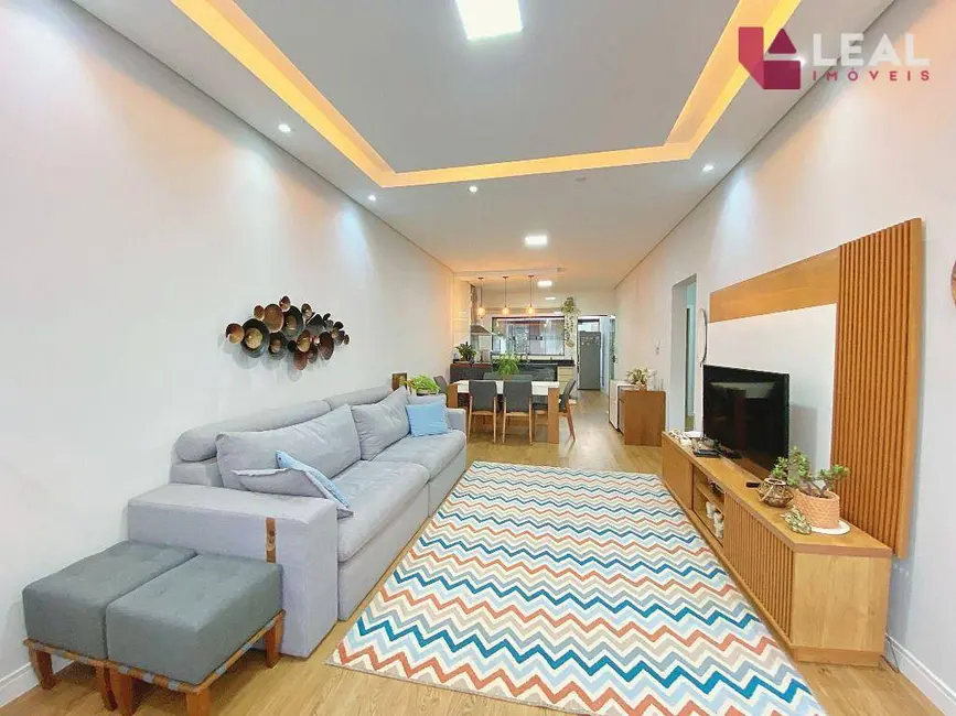 Foto 1 de Casa com 3 quartos à venda, 200m2 em Parque Real, Pouso Alegre - MG