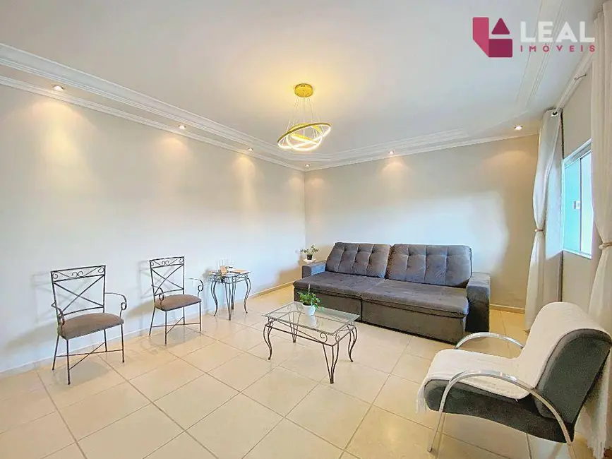 Foto 2 de Casa com 3 quartos à venda, 300m2 em Pouso Alegre - MG