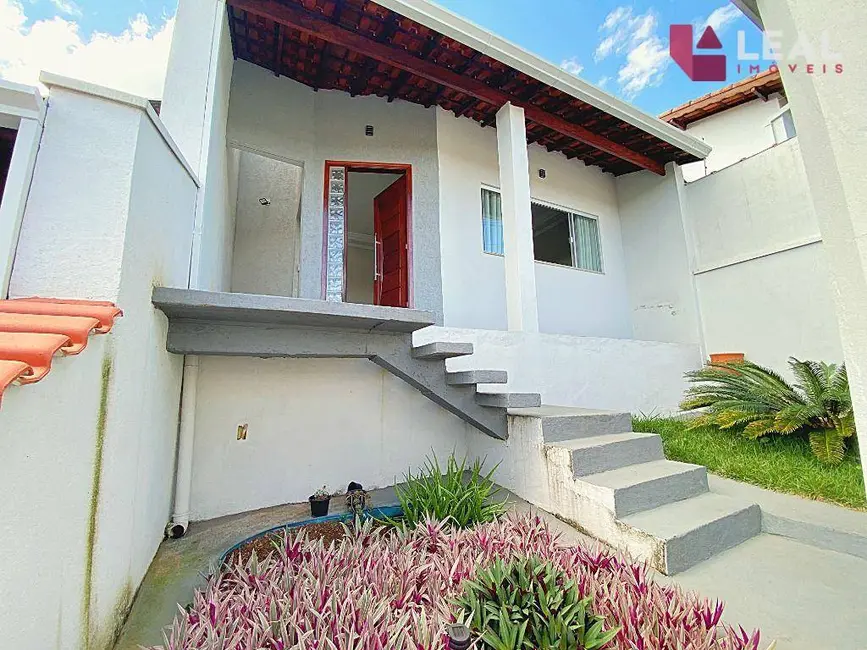 Foto 1 de Casa com 3 quartos à venda, 300m2 em Pouso Alegre - MG
