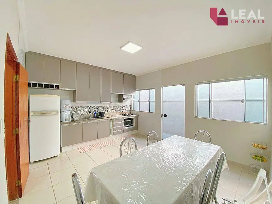 Foto 9 de Casa com 3 quartos à venda, 300m2 em Pouso Alegre - MG