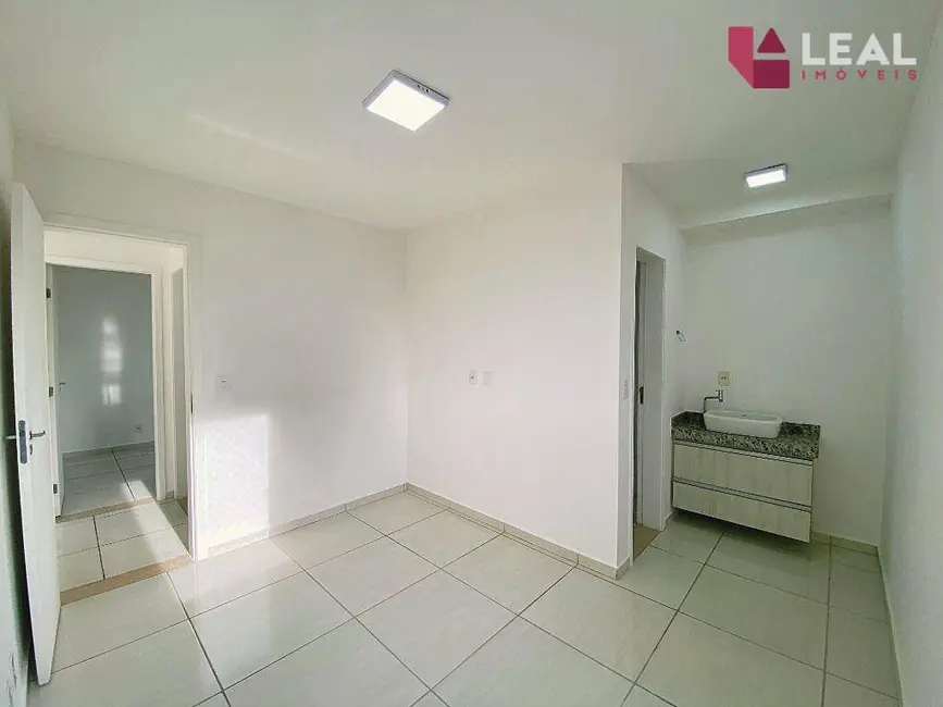 Apartamento com 2 quartos para alugar, 57m2 em Pouso Alegre - MG - imagem 8 Foto 8 de Apartamento com 2 quartos para alugar, 57m2 em Pouso Alegre - MG